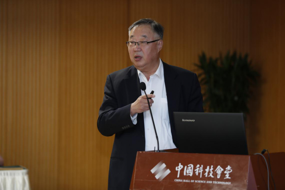 秦大河主席作大会报告