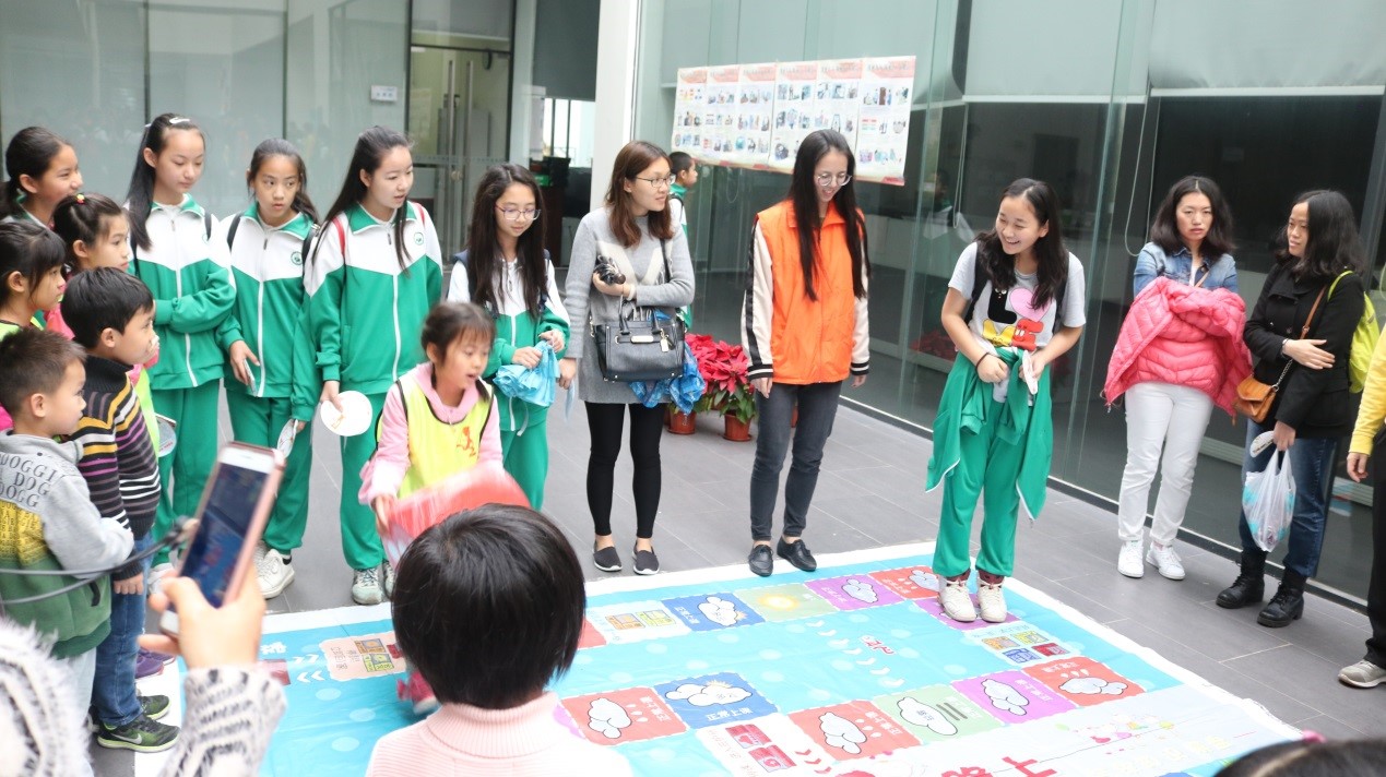 我院组织学生参加广州市“气象开放日”志愿活动