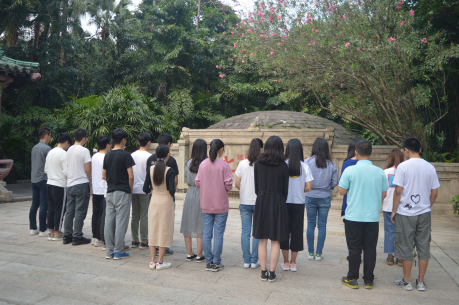 时代变幻,精神永存——我院2015级应用气象班祭拜烈士陵园