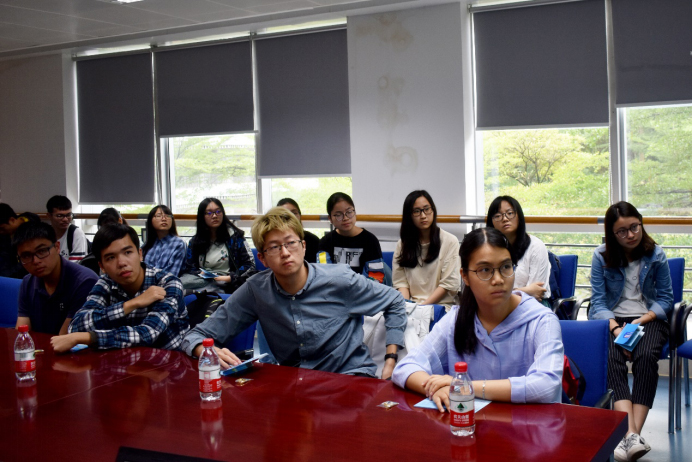经纬蓝天,安全领航——我院师生前往中南空管局管制中心实践学习