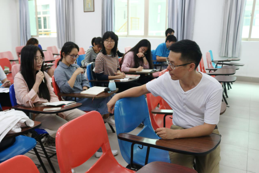 “确定过眼神,可做好新闻”——我院2018年春季学期第二次新闻培训会在珠海校区举行